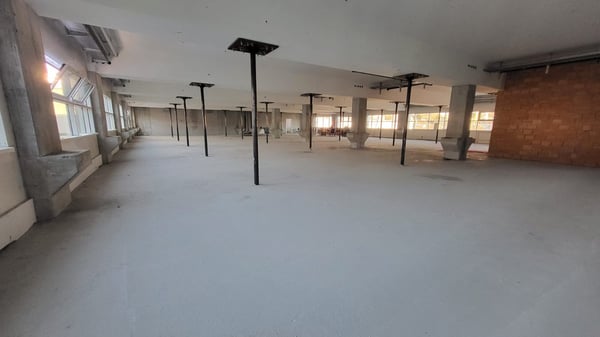Affittiamo spazi da 300m2 a 1000 m2 ad uso servizi o uffici nel nuovo centro Piazza Saleggi 2
