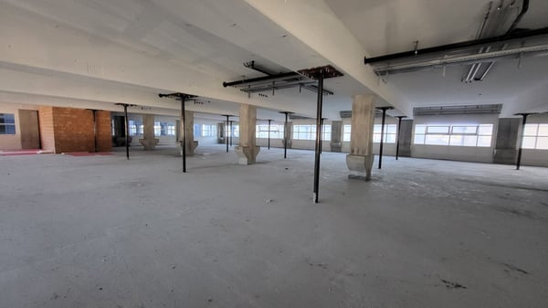Affittiamo spazi da 300m2 a 1000 m2 ad uso servizi o uffici nel nuovo centro Piazza Saleggi 3
