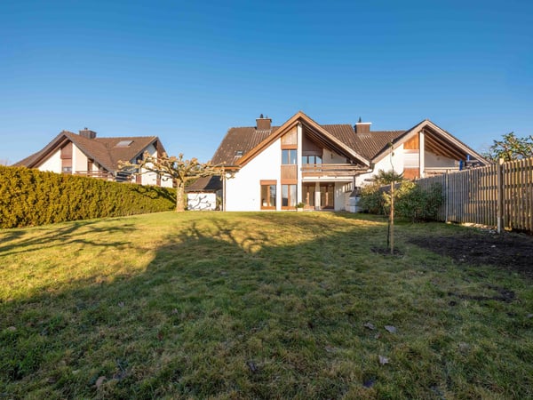 Charmantes 8.5-Zimmer-Zweifamilienhaus an ruhiger Lage in Kappel am Albis BEFRISTET 1