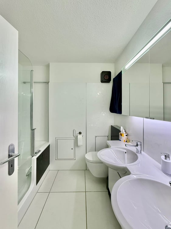 Attraktive 5.5-Zimmer-Wohnung mit traumhafter Seesicht steuergünstig gelegen 8