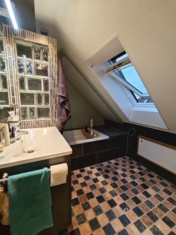 Charmante 4.5-Zimmer-Dachwohnung mit Terrasse und Stadtblick 3