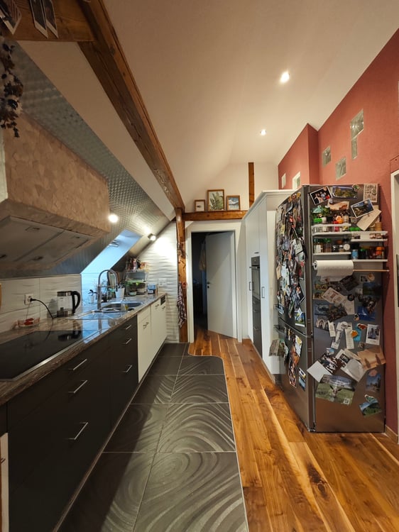 Charmante 4.5-Zimmer-Dachwohnung mit Terrasse und Stadtblick 2