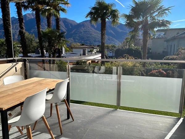 Ruhige, wunderschöne Wohnung mit grossem beheiztem Aussenpool und Garten 3