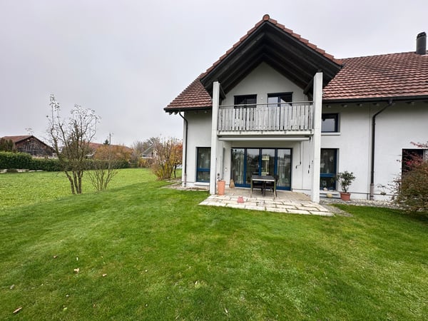 Charmantes 7.5-Zimmer-Doppeleinfamilienhaus in Würenlingen 1