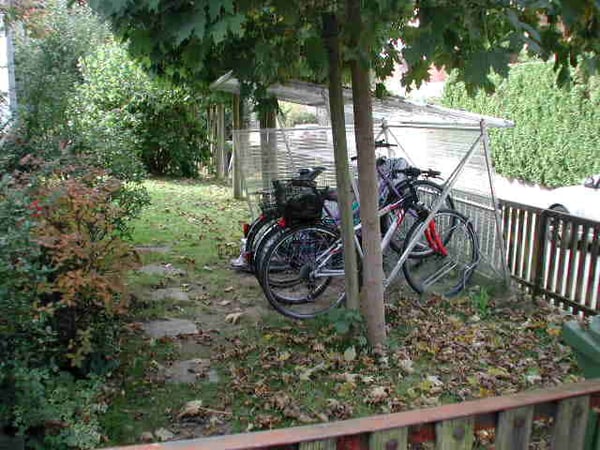 Charmante 6.5-Zimmer-Erdgeschosswohnung mit Schwedenofen und Garten am Fusse des Heitern 12