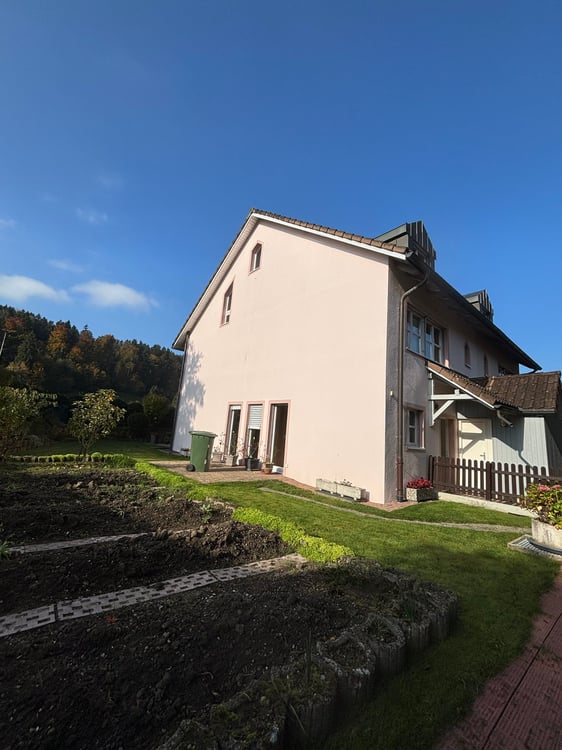 Geräumiges Familienhaus mit Garten in Stallikon 1