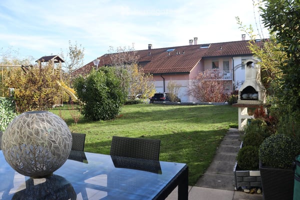 Angrenzendes Haus in Romont 2