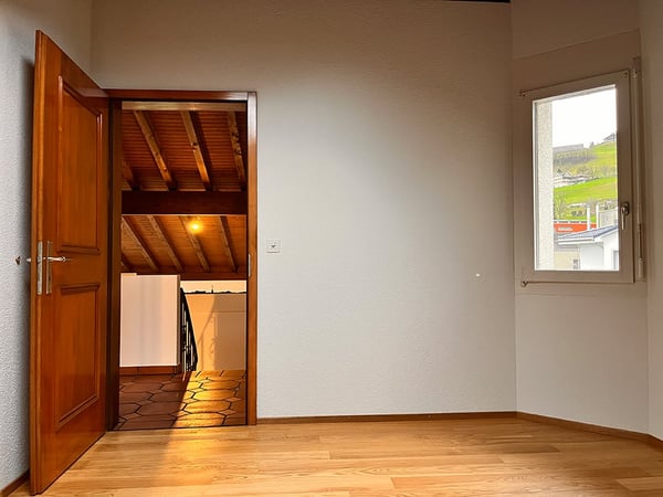 Grosszügiges Einfamilienhaus mit Garten &  Doppelgarage in ruhiger Lage in Stans zu vermieten 26