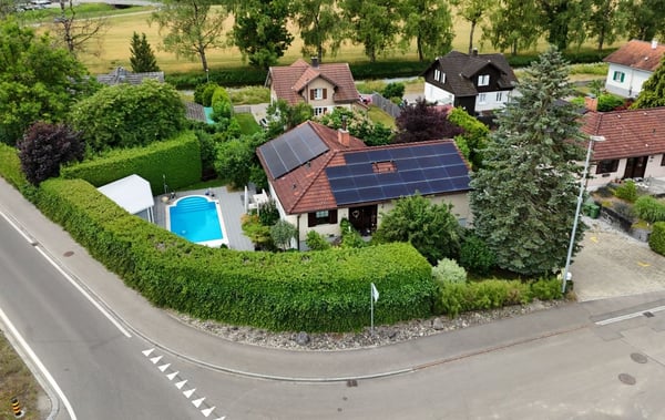 Charmantes 8.5-Zimmer-Einfamilienhaus mit Pool in Müllheim 1