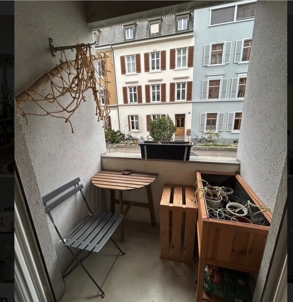 Cozy 2-Room Apartment with Balcony in Basel 1