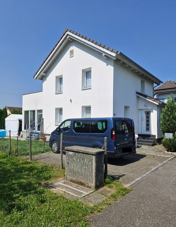 wunderschönes Haus mit drei Parkplätzen zu vermieten 1