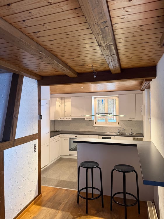 Charmantes 8.5-Zimmer-Einfamilienhaus mit Kamin und Wintergarten in Niederglatt ZH 8