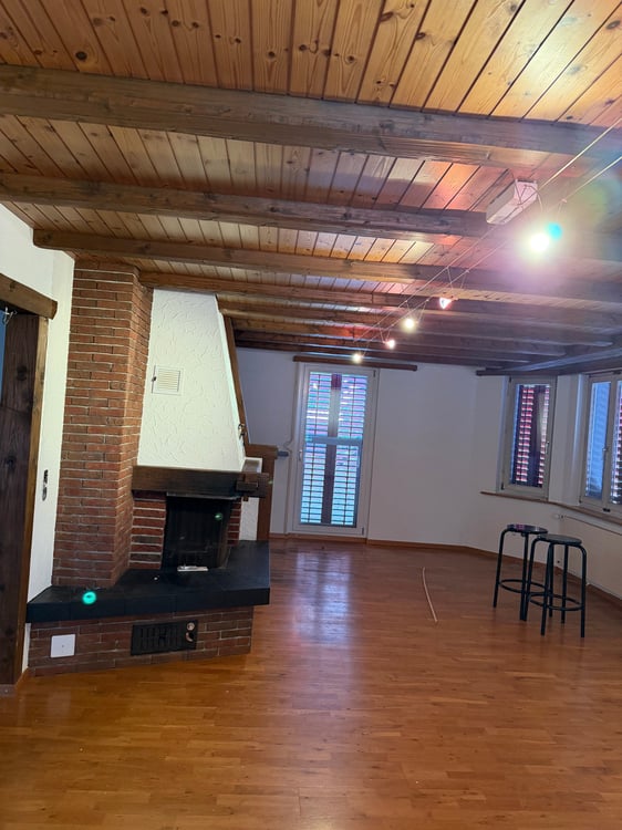 Charmantes 8.5-Zimmer-Einfamilienhaus mit Kamin und Wintergarten in Niederglatt ZH 9