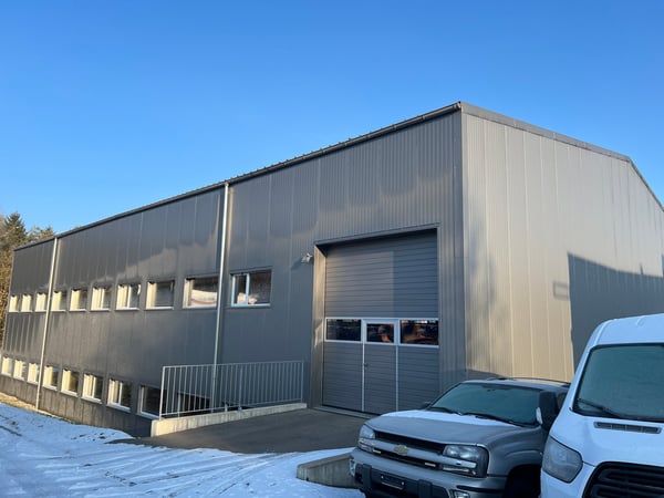 Wunderschöne Ausstellhalle, Lagerraum, Parkplatz  32m X 25 m (71180.- inkl. MWST) 2