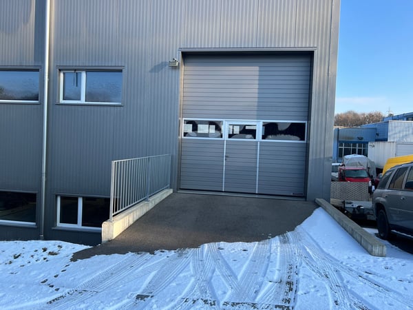 Wunderschöne Ausstellhalle, Lagerraum, Parkplatz  32m X 25 m (71180.- inkl. MWST) 3