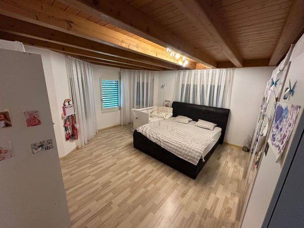 Grosszügige 8.5-Zimmer-Duplex-Wohnung mit Garten in Geroldswil 4