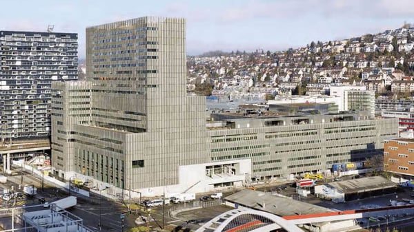 Modern 5.5-Room Maisonette with Stunning City Views in Zürich West 13