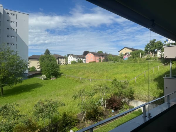 Schöne, helle 3.5 Zimmer Wohnung im 1. Stock mit Sicht auf Berge sucht neuen Eigentümer 5