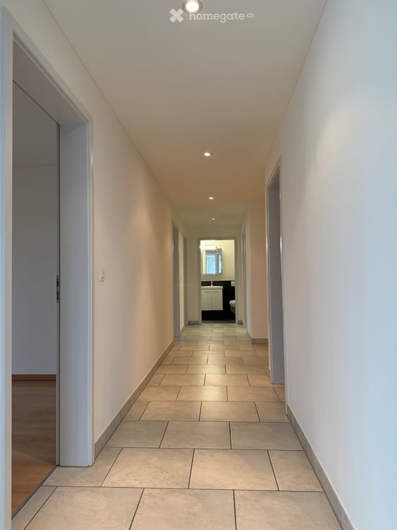 Moderne und grosszügige 4.5 Zimmer Wohnung im Zentrum von Siebnen 13