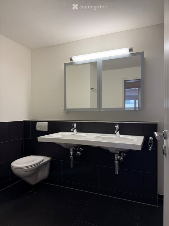 Moderne und grosszügige 4.5 Zimmer Wohnung im Zentrum von Siebnen 15