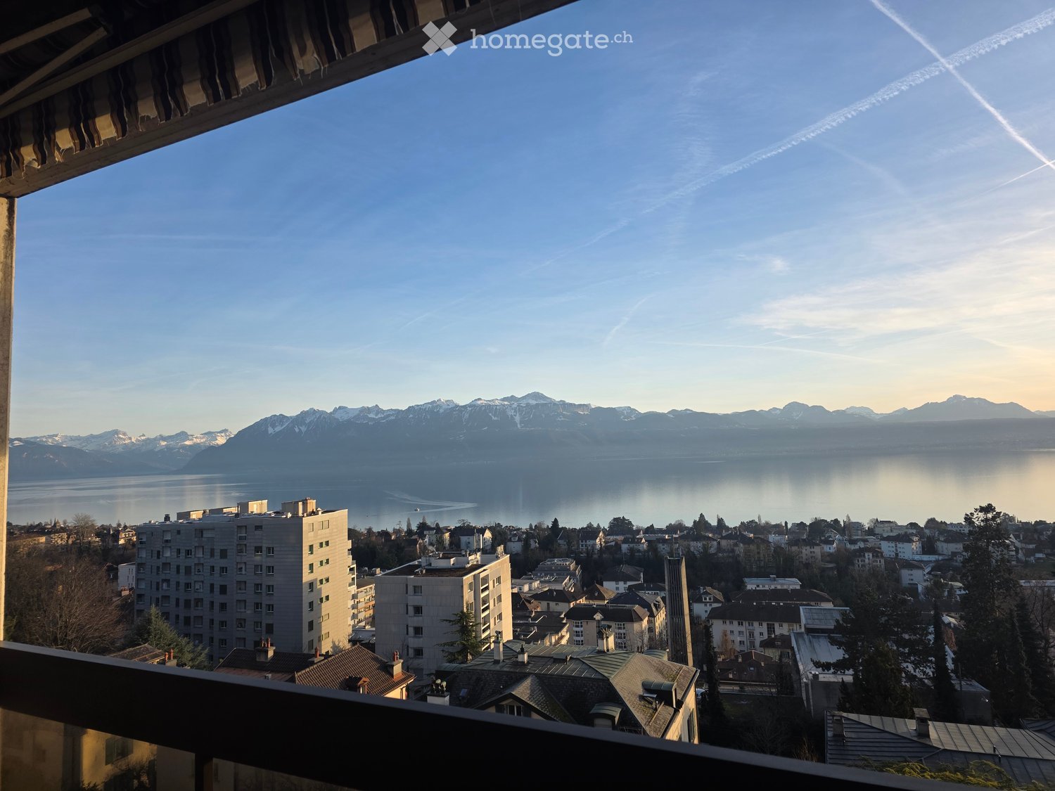 Mountain range, lake, cityscape, buildings, clear blue sky