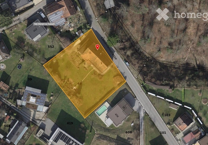 a plot of land with dimensions marked as 40 x 72 m with a small building at the center