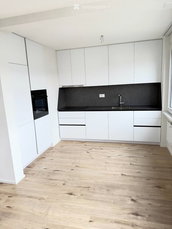 Moderne totalsanierte 5.5-Zimmer-Wohnung mit Balkon und Garage in Böttstein 5