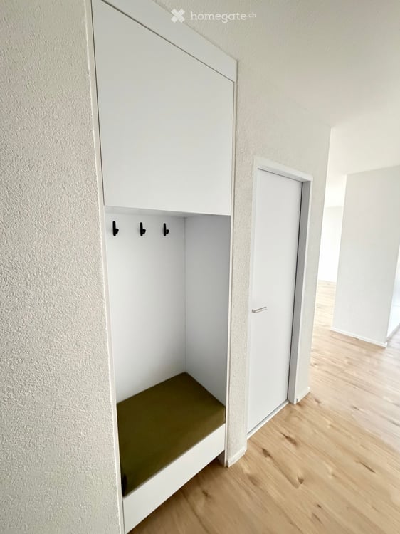 Moderne totalsanierte 5.5-Zimmer-Wohnung mit Balkon und Garage in Böttstein 2