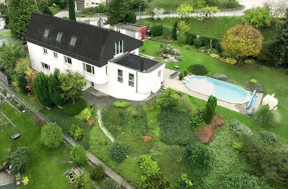 modern villa, 2 stories, pool, garden, well-maintained, view over countryside