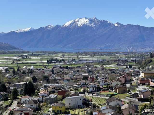 Mountains, houses, lake, wide angle