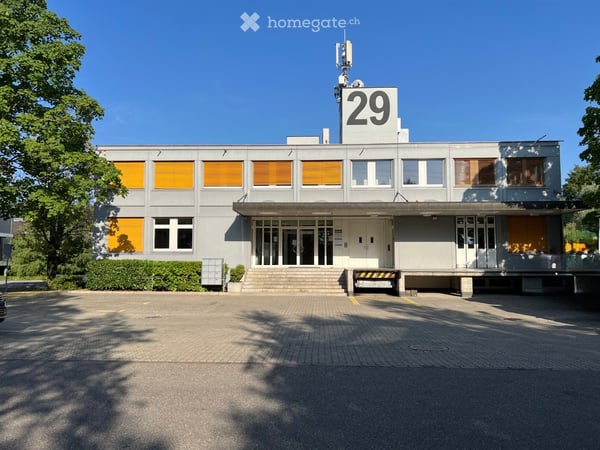 Spedition, 138 qm + Hochregallager, 238qm, Höhe 4.55m, zentrale Lage: nur 1.7 km zur Autobahn