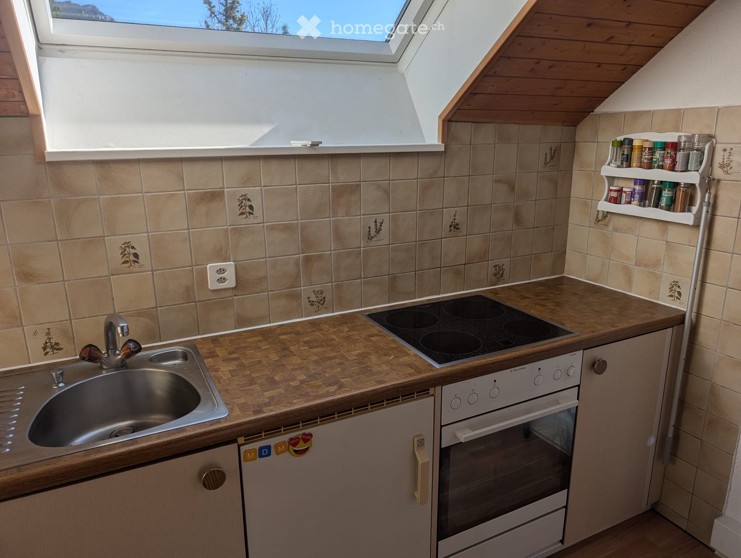 kitchen with sink, stove, oven, spice rack, window