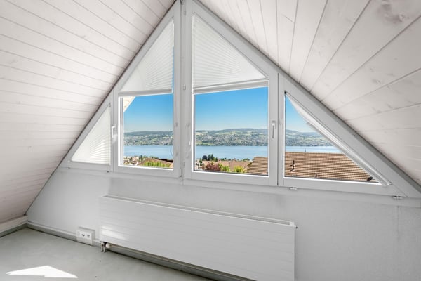 Traumhafte 4.5-Zimmer-Wohnung mit Seeblick in Oberrieden 1