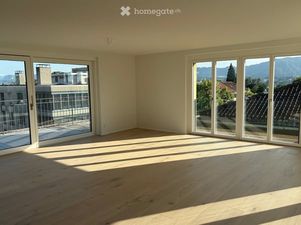 Seefeld, 1.5 Zimmer Attika 70 m2, + 2 Balkone: 8 + 17 m2,  +  Dachterrasse 70 m2 mit Pergola 20 m2. 4