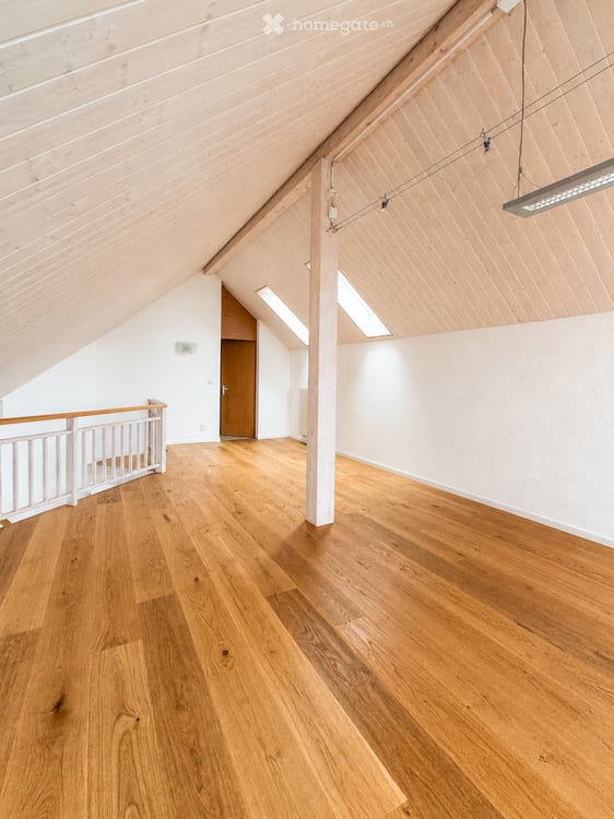 Wunderschöne 4.5-Zimmer-Maisonette-Wohnung mit grosszügiger Galerie zu vermieten! 2
