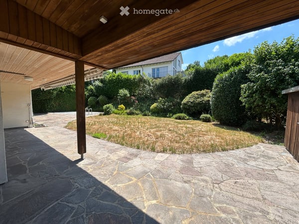 Freistehendes Einfamilienhaus mit Garten, Pool und frischem Glanz 26