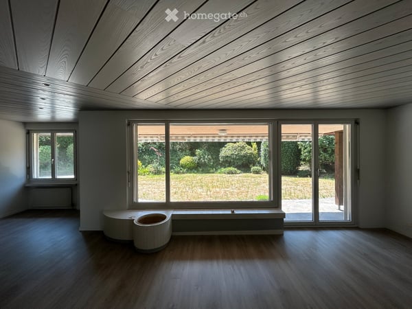 Freistehendes Einfamilienhaus mit Garten, Pool und frischem Glanz 6