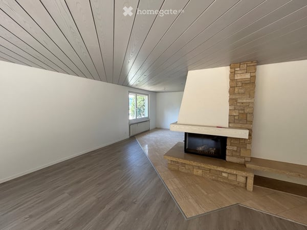 Freistehendes Einfamilienhaus mit Garten, Pool und frischem Glanz 4