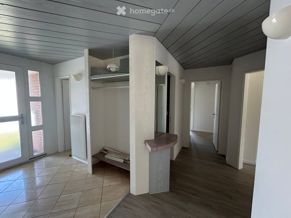 Freistehendes Einfamilienhaus mit Garten, Pool und frischem Glanz 7
