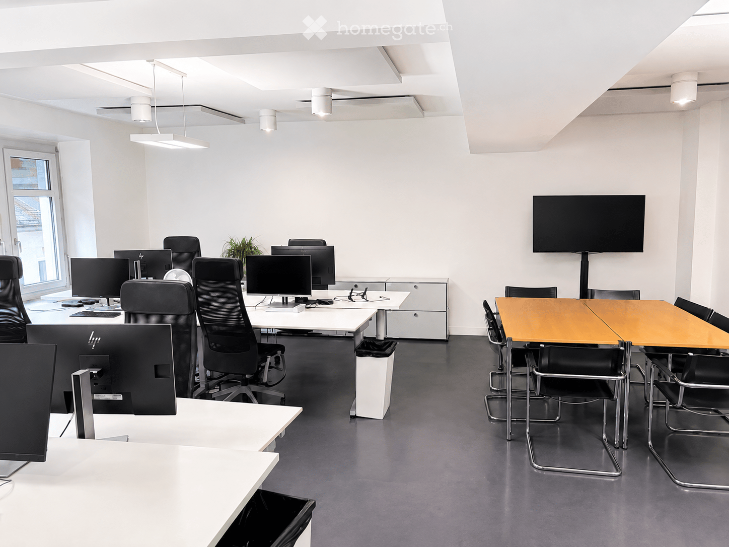 {"type": "Furnished Room", "objects": ["chair", "screen", "table", "screen", "chair", "screen", "screen", "screen", "screen", "screen", "screen", "screen", "screen", "screen", "screen", "screen", "screen", "screen", "screen", "screen", "screen", "screen",