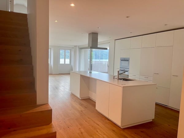 Exklusive 5.5-Zimmer-Maisonettewohnung mit traumhafter Seesicht in Schmerikon 2