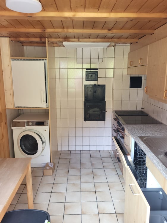 Charmante 4.5-Zimmer-Wohnung in historischem Holzhaus in Matt, GL 4