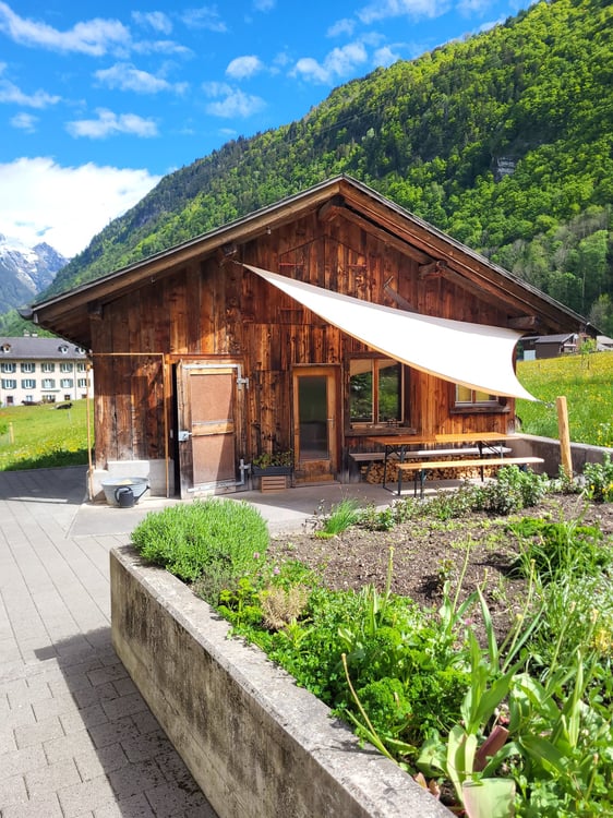 Charmante 4.5-Zimmer-Wohnung in historischem Holzhaus in Matt, GL 2