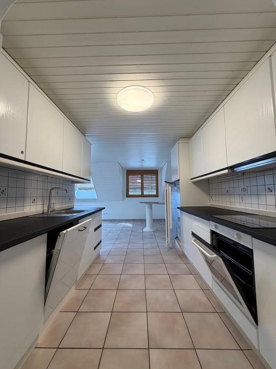 Helle 5.5-Zimmer-Dachwohnung mit Balkon und Garage in Reinach AG – ab sofort verfügbar! 2