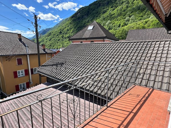 Casa unifamiliare con vista sulle montagne e due garage 9