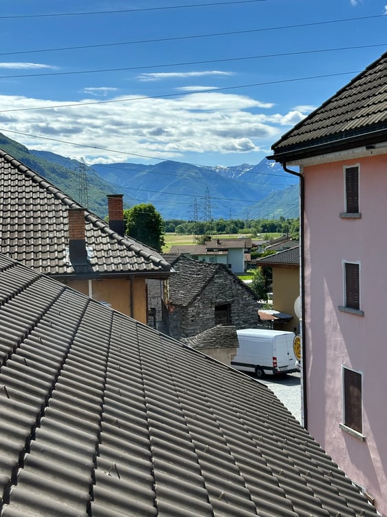 Casa unifamiliare con vista sulle montagne e due garage 2
