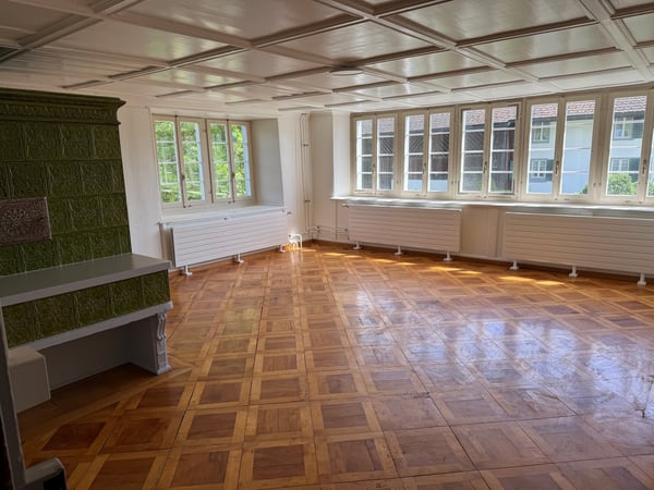 Charmante frisch-renovierte 4.5-Zimmer-Maisonette-Wohnung in historischem Gebäude in Rüti ZH 5