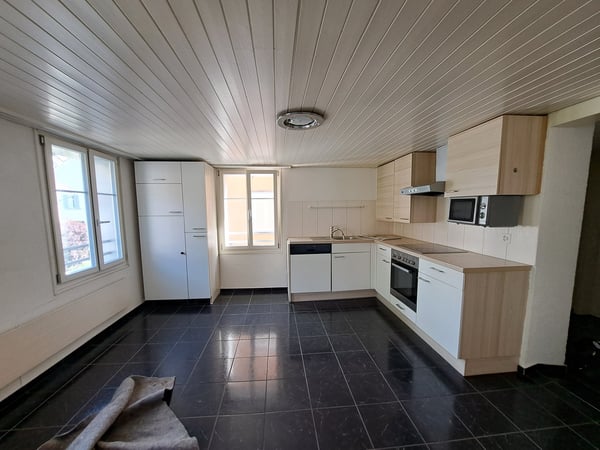 2.5 Zimmer Wohnung 3 Min von SBB 5