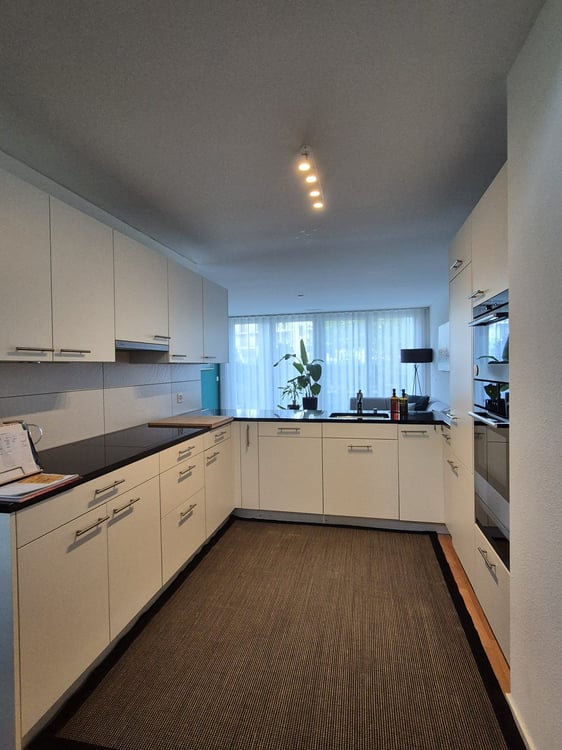 Moderne 3.5-Zimmer-Maisonette-Wohnung mit Garten, Terrasse und Vorgarten in Wallisellen 6