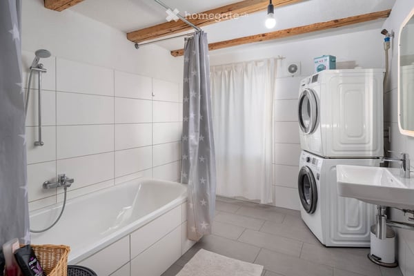 Wohnen und arbeiten im freistehenden 8.5-Zimmer-Einfamilienhaus 10
